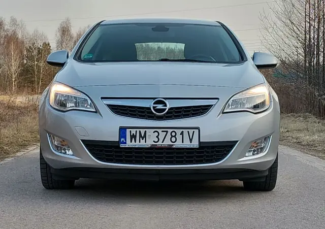 OPEL Astra 1.6 Automatik Cosmo