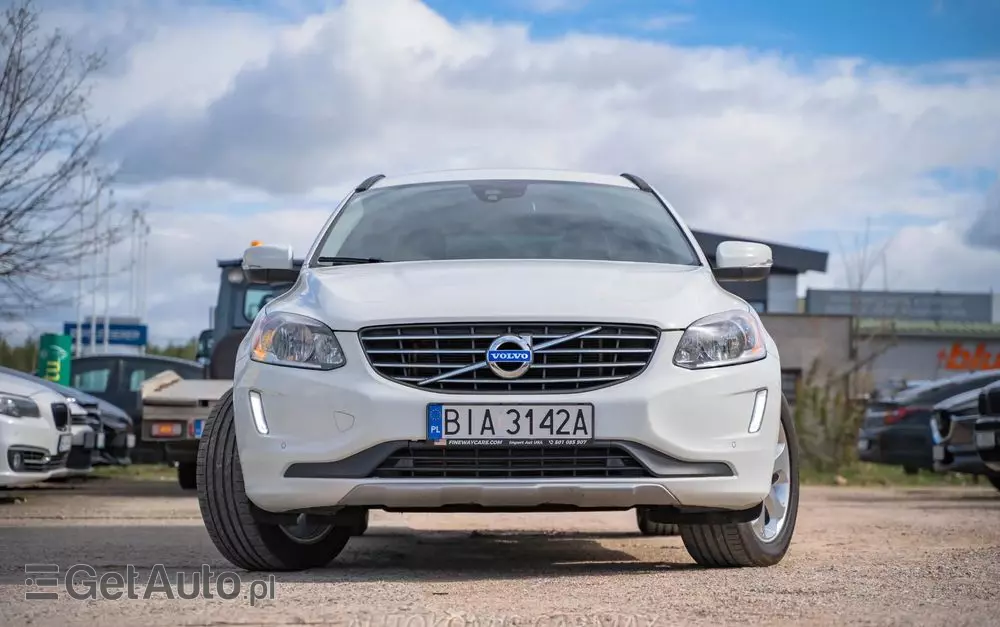 VOLVO XC 60 T5 Momentum