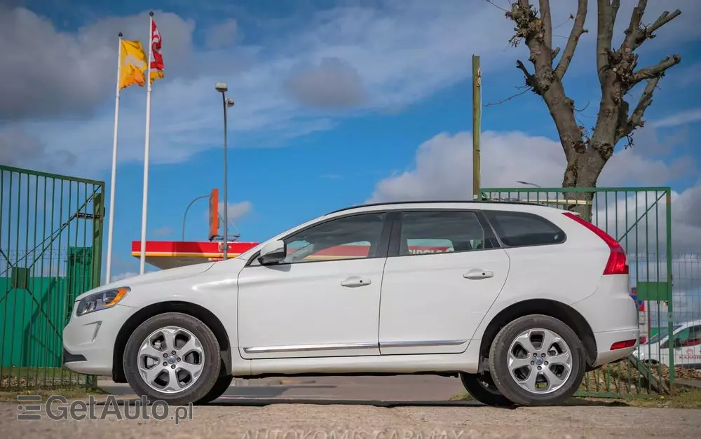 VOLVO XC 60 T5 Momentum