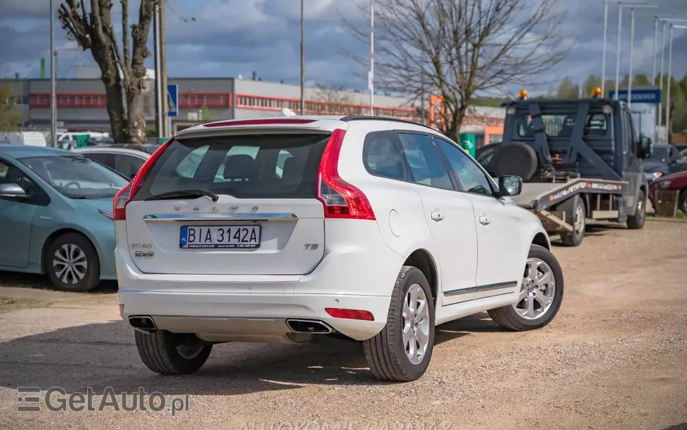 VOLVO XC 60 T5 Momentum