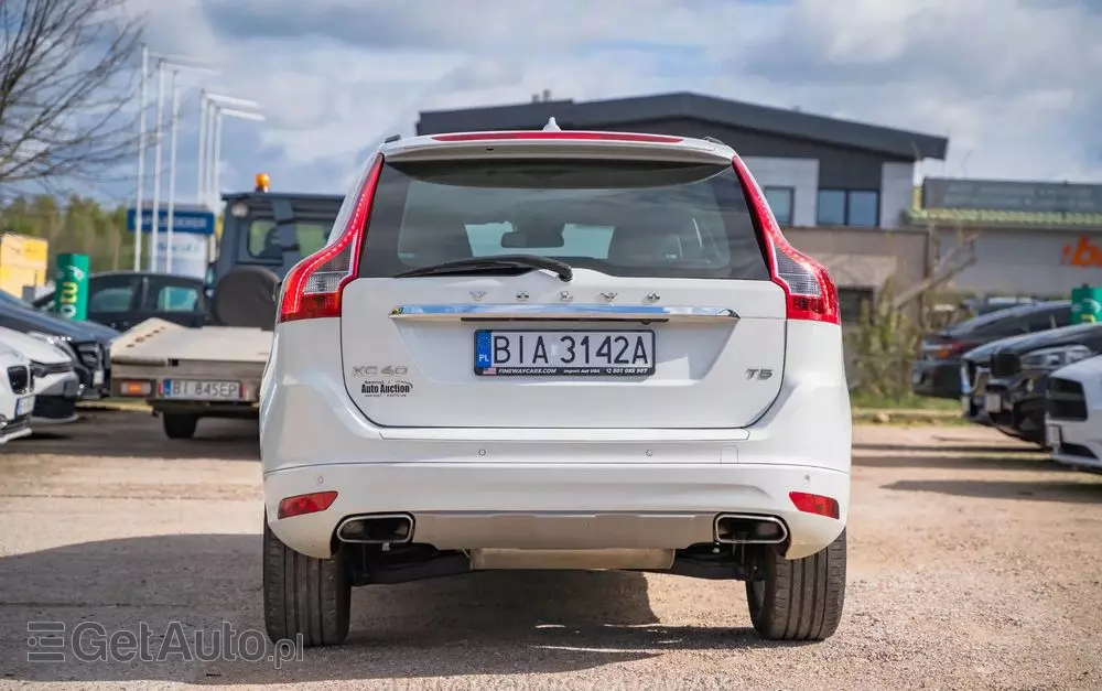VOLVO XC 60 T5 Momentum