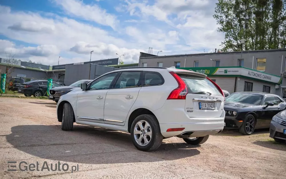 VOLVO XC 60 T5 Momentum