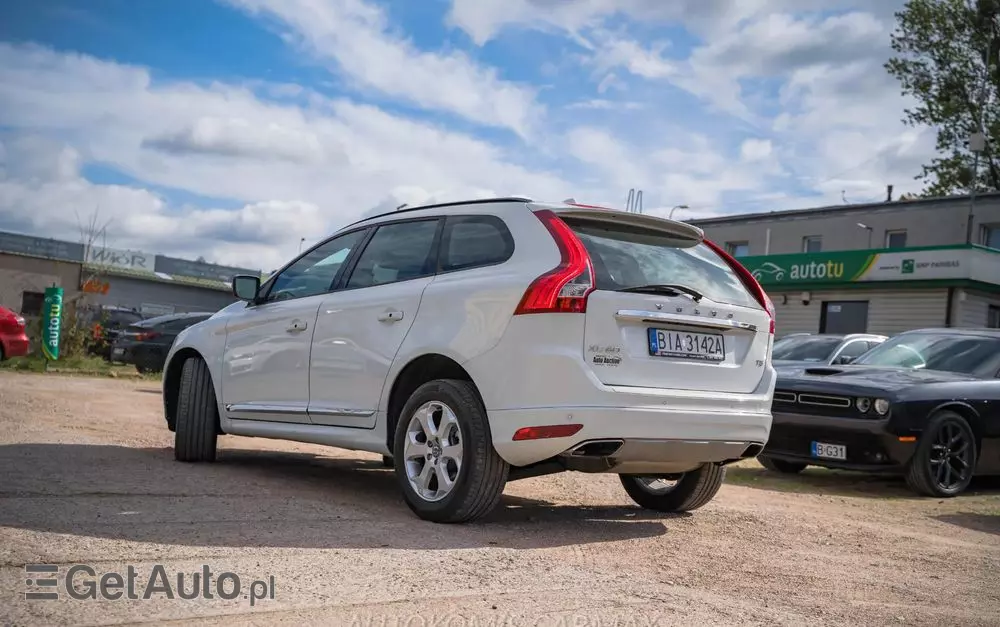 VOLVO XC 60 T5 Momentum