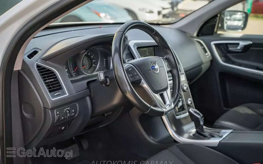 VOLVO XC 60 T5 Momentum