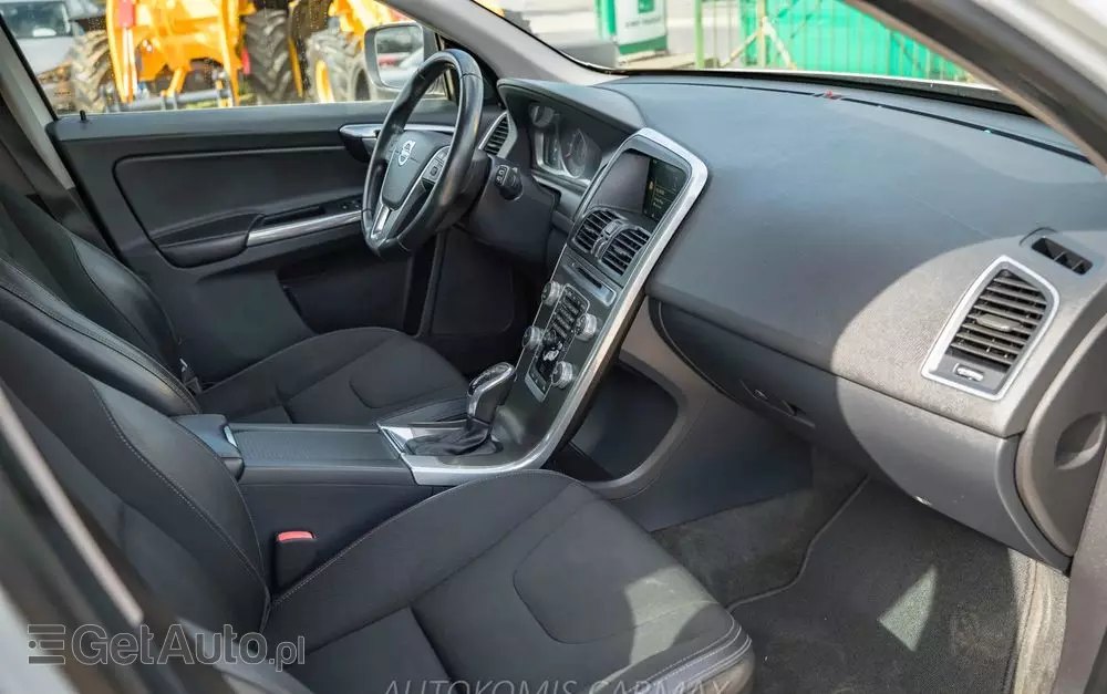 VOLVO XC 60 T5 Momentum