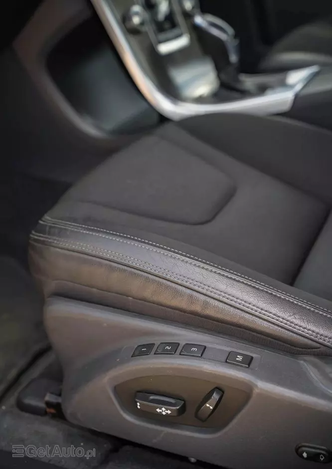 VOLVO XC 60 T5 Momentum