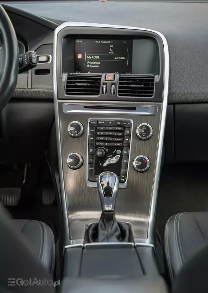 VOLVO XC 60 T5 Momentum