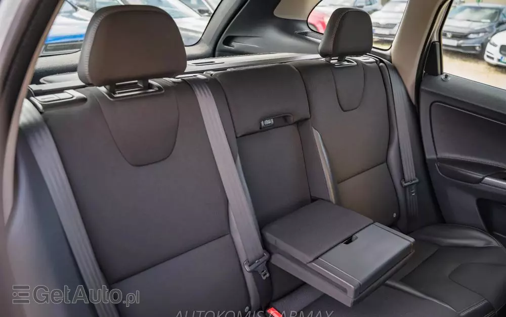 VOLVO XC 60 T5 Momentum