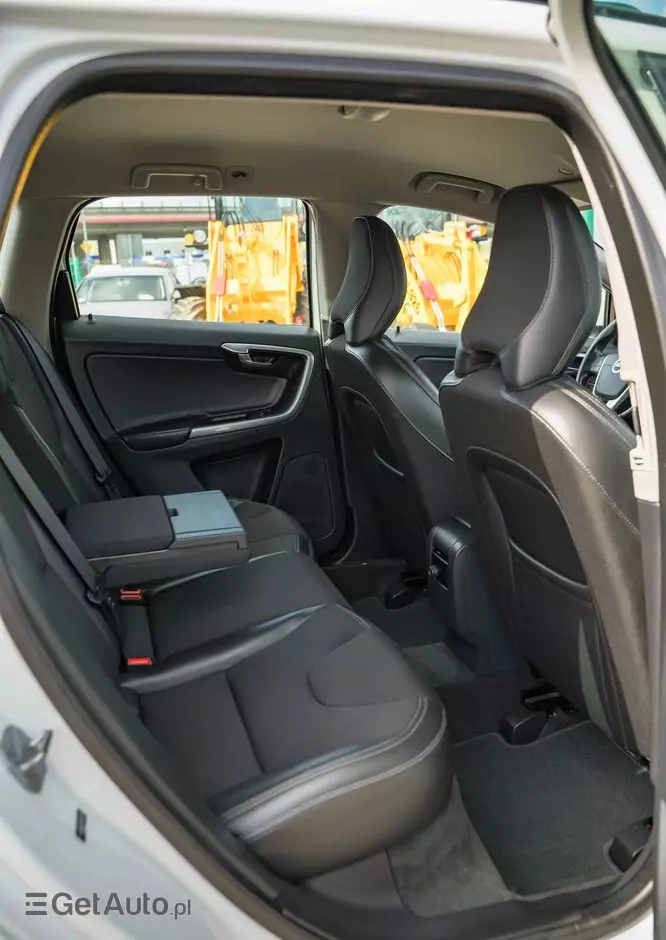 VOLVO XC 60 T5 Momentum