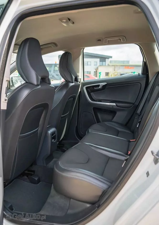 VOLVO XC 60 T5 Momentum