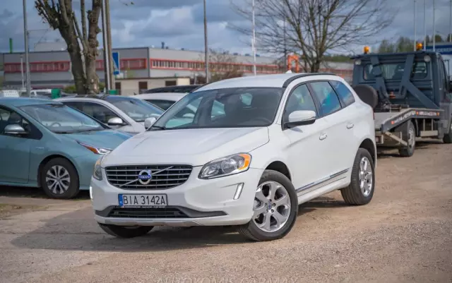 VOLVO XC 60 T5 Momentum