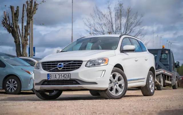 VOLVO XC 60 T5 Momentum