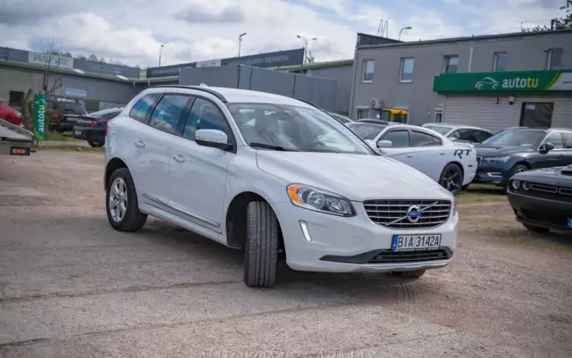VOLVO XC 60 T5 Momentum