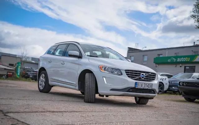 VOLVO XC 60 T5 Momentum