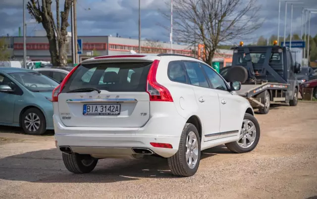 VOLVO XC 60 T5 Momentum