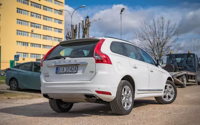 VOLVO XC 60 T5 Momentum