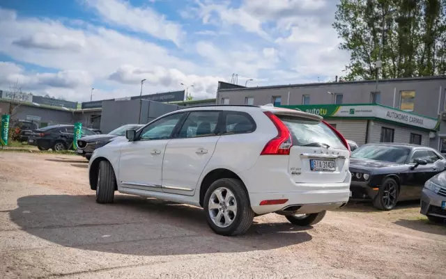 VOLVO XC 60 T5 Momentum