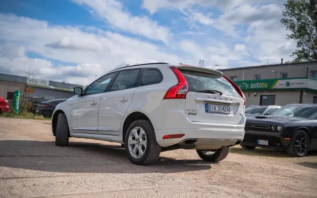 VOLVO XC 60 T5 Momentum