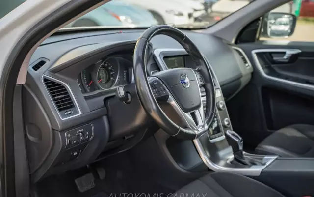 VOLVO XC 60 T5 Momentum