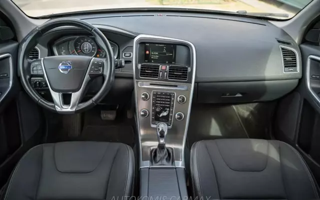 VOLVO XC 60 T5 Momentum