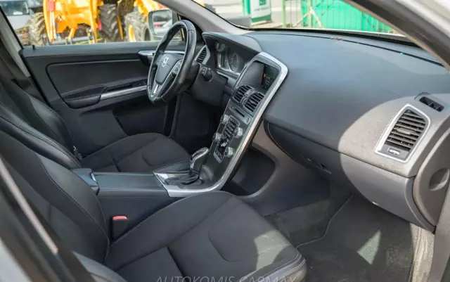 VOLVO XC 60 T5 Momentum