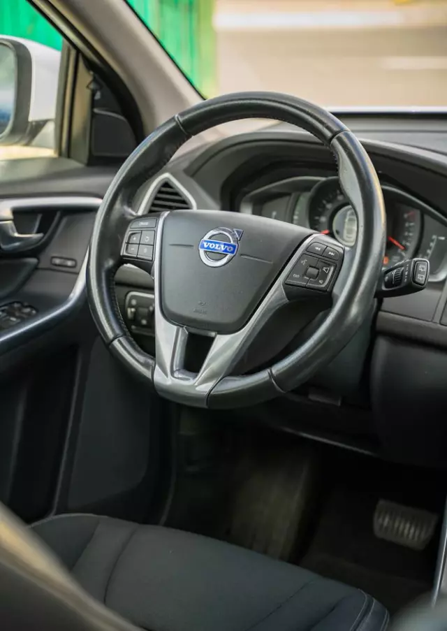 VOLVO XC 60 T5 Momentum