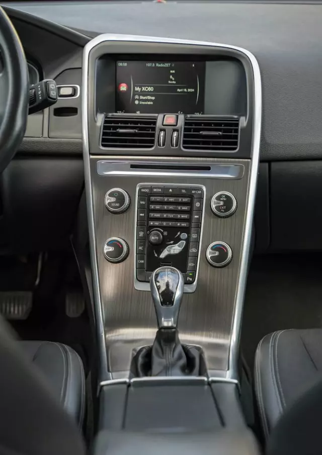 VOLVO XC 60 T5 Momentum