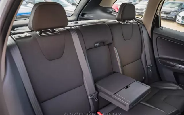 VOLVO XC 60 T5 Momentum