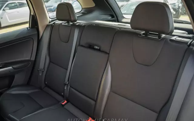 VOLVO XC 60 T5 Momentum