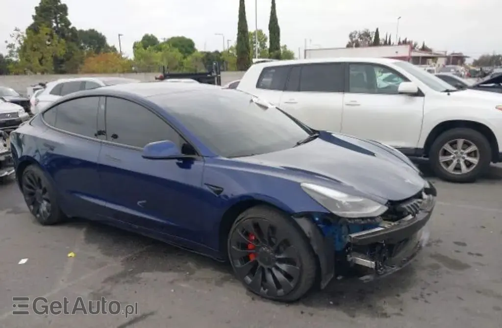 TESLA Model 3 