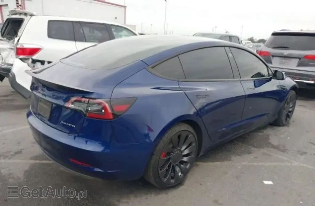 TESLA Model 3 