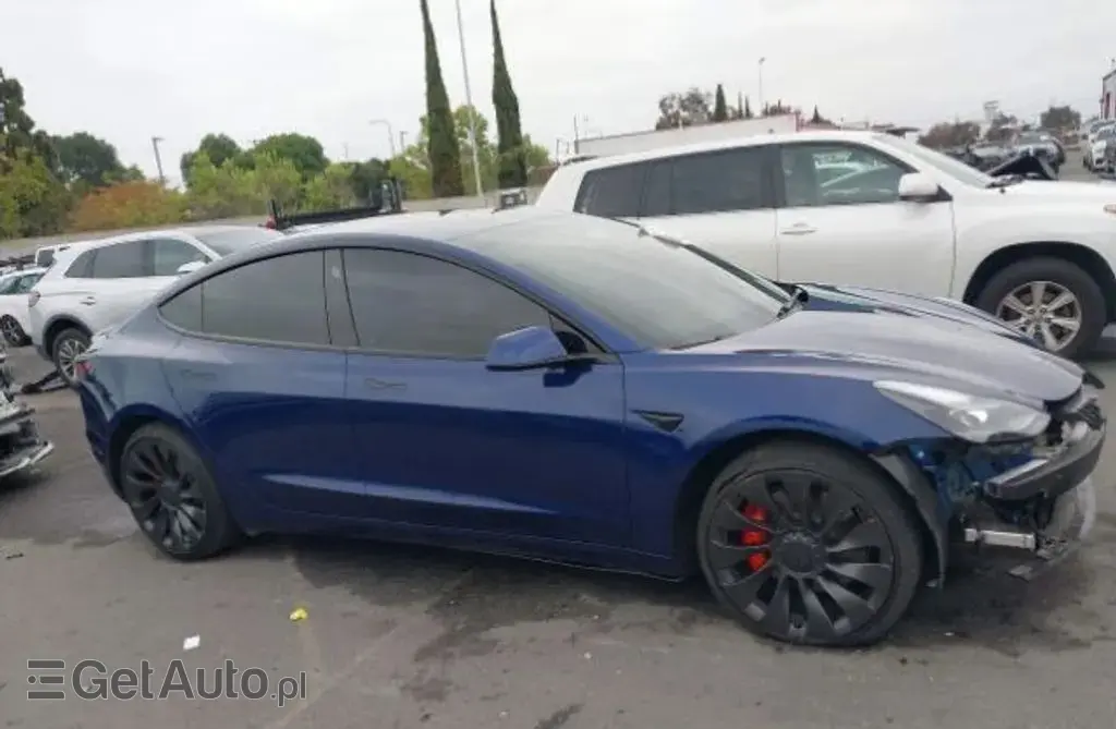 TESLA Model 3 