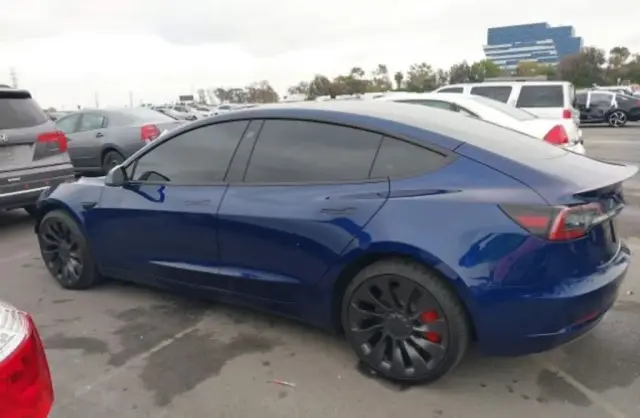 TESLA Model 3 