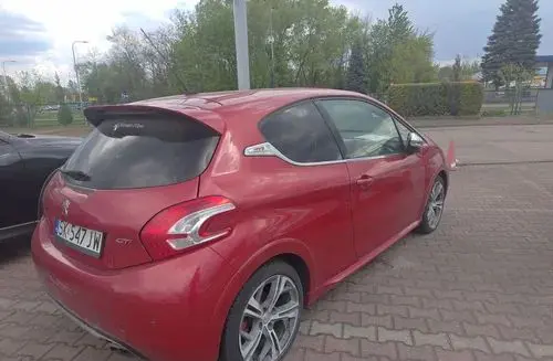 PEUGEOT 208 
