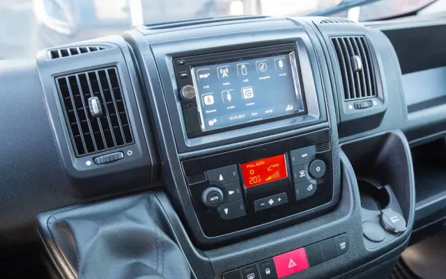 FIAT Ducato 2.3 KONTENER + WINDA dHollandia 750kg 