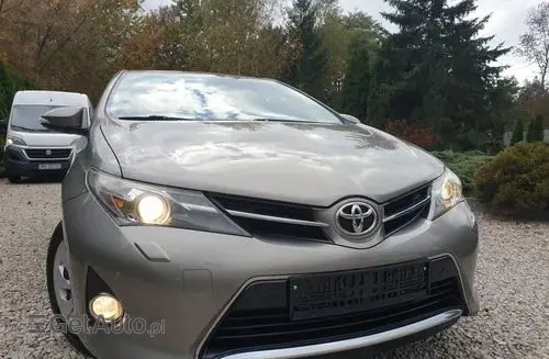 TOYOTA Auris 