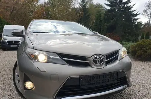 TOYOTA Auris 