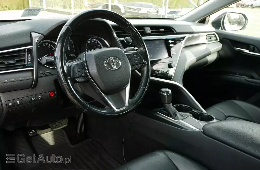 TOYOTA Camry 