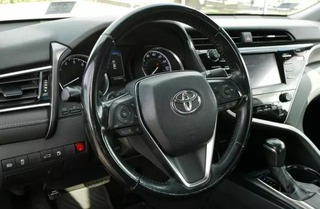 TOYOTA Camry 