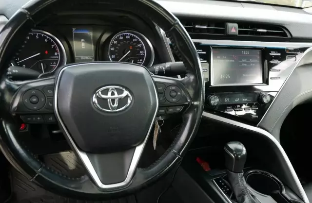 TOYOTA Camry 