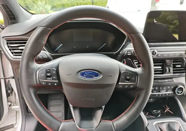 FORD Focus 1.0 EcoBoost mHEV ST-Line X
