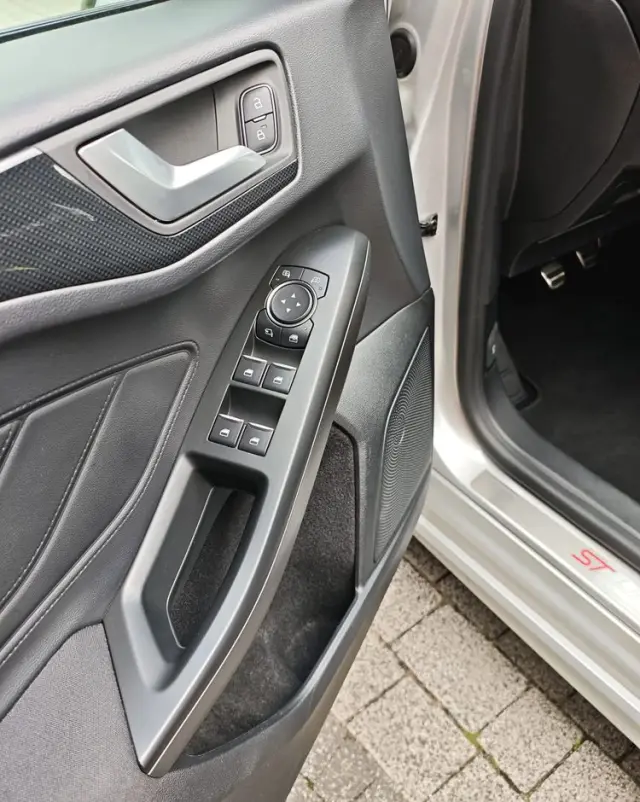 FORD Focus 1.0 EcoBoost mHEV ST-Line X