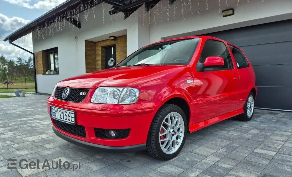 VOLKSWAGEN Polo 