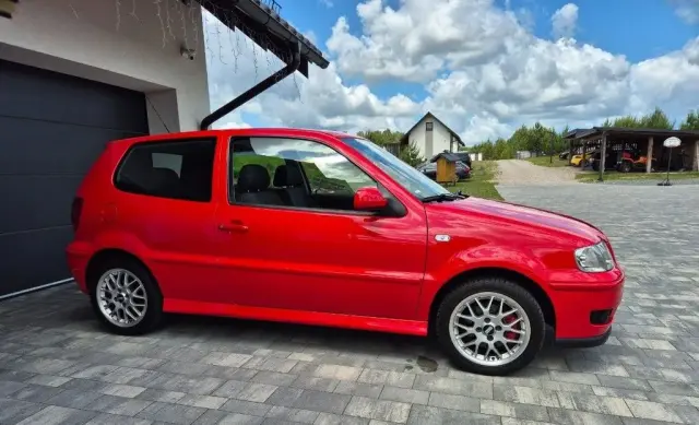 VOLKSWAGEN Polo 