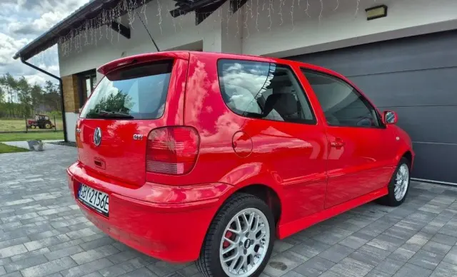 VOLKSWAGEN Polo 