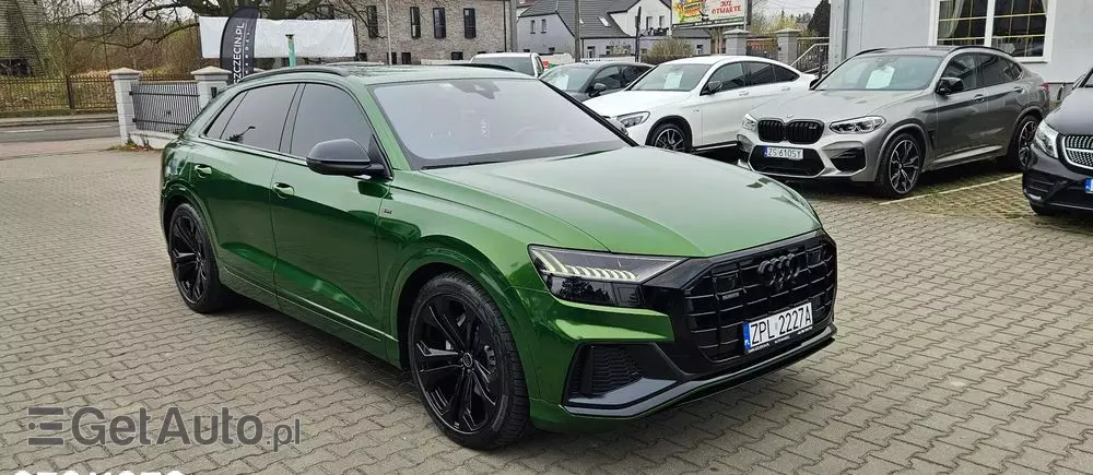 AUDI Q8 