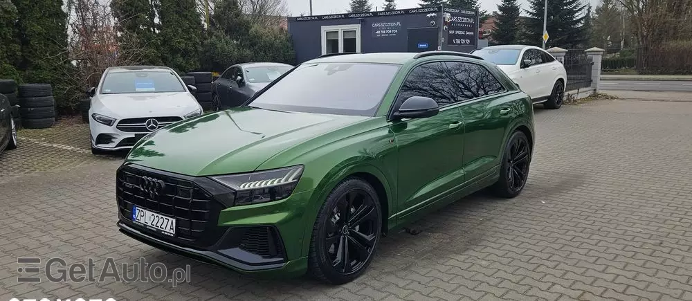 AUDI Q8 