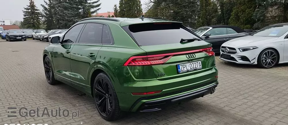 AUDI Q8 