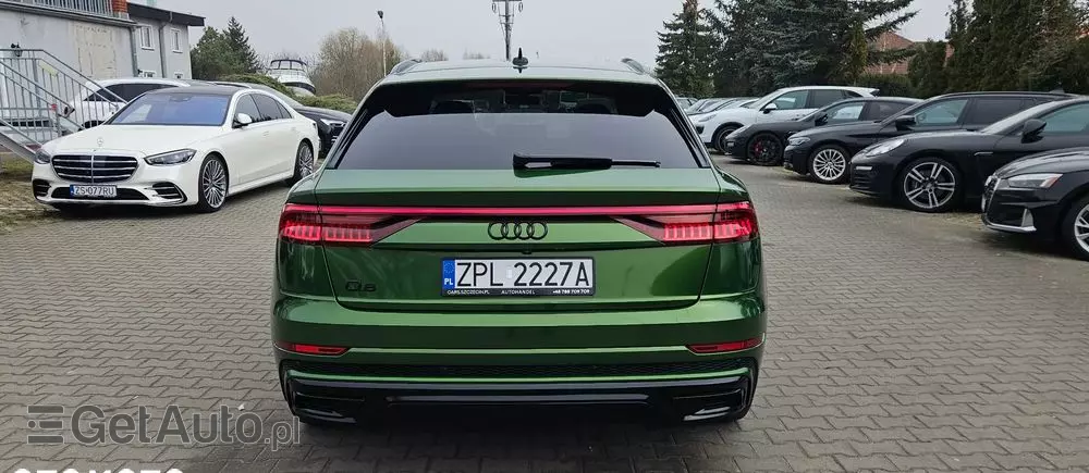 AUDI Q8 