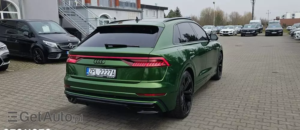 AUDI Q8 